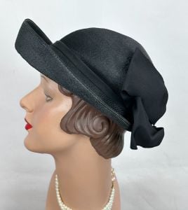 Vintage 30s - 40s Black Straw Curled Bim Hat with Bow by Medfield - Fashionconservatory.com
