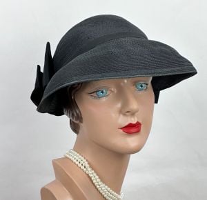 Vintage 30s - 40s Black Straw Curled Bim Hat with Bow by Medfield