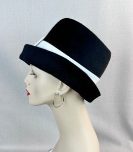 Vintage 70s Black Fur Felt Brimmed Cloche Hat w/ White Leather Buckle Hatband by Mr John Jr - Fashionconservatory.com