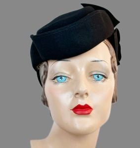 Vintage 1940s Black Tilt Hat, New York Creations - Fashionconservatory.com