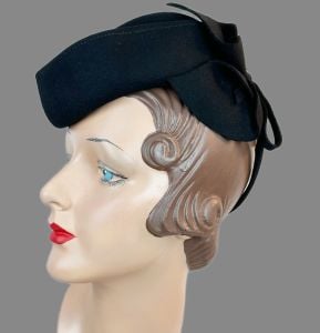 Vintage 1940s Black Tilt Hat, New York Creations