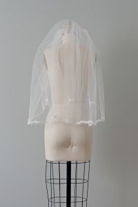 vintage veil with a comb . tulle white veil with lace border and embroidery - Fashionconservatory.com