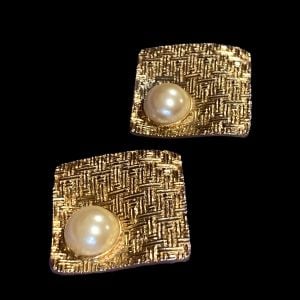 60s Vintage Large Gold Square Clip Earrings w Pearl  - Fashionconservatory.com
