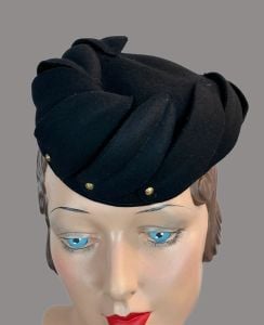 Vintage 1940s Tilt Hat, Black Felt Petal Hat with Placement Panel - Fashionconservatory.com