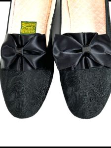 1960s black brocade slippers by Daniel Green Size 9 - Fashionconservatory.com