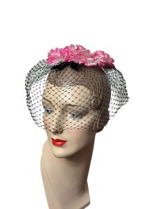 1960s pink flower fascinator hat with veil - Fashionconservatory.com