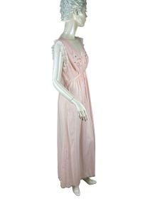 1970s nightgown with hand embroidered flowers by Cheoette Size L - Fashionconservatory.com