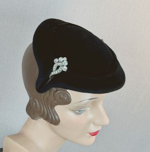 50s Black Velvet Rhinestone Cocktail Beret Hat - Fashionconservatory.com