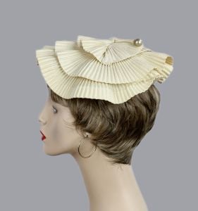 Vintage 50s Cream Pleated Ruffle Hat - Fashionconservatory.com