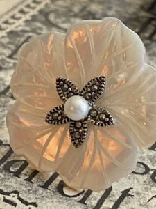 ANTIQUE ESTATE CARVED MOP MOTHER OF PEARL FLOWER RING 925 Pearl Sz 6