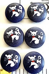 Vintage Buttons 6 Wooden Hand Painted MCM Black White Cats Kittens  3/4'' Shank