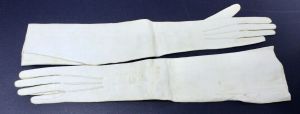 Antique White Kid Leather Opera Length Gloves Womens 6 3/4  Made Italy 21'' Long - Fashionconservatory.com