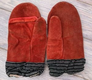 VTG Red SUEDE MITTENS, Lined Made in Japan Unique Up to 7 1/2 Open Palm 1950s - Fashionconservatory.com