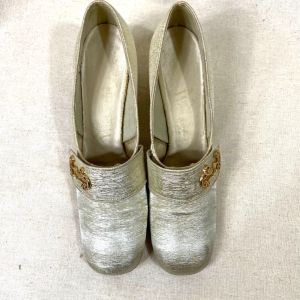 60s Vintage Miss Wonderful Pale Gold Metallic Square Toe Heeled Loafer Narrow Size 7 Heel 2'' - Fashionconservatory.com