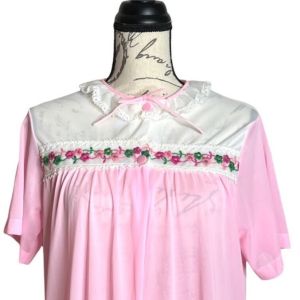 Vintage 1960s Pink White w/Embroidery Details Nightgown Set - Fashionconservatory.com