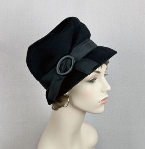 Vintage 1960s Black Felt Brimmed Bucket Style Hat - Fashionconservatory.com