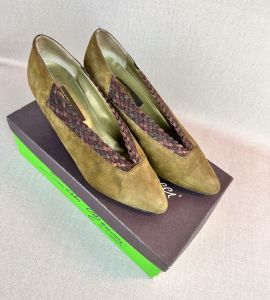 Vintage 80s Italian Olive Green Suede Heels, Shoes by Sesto Meucci, Sz 7.5 M - Fashionconservatory.com