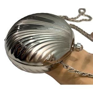 90s Small Silver Metal Clamshell Evening Bag  - Fashionconservatory.com