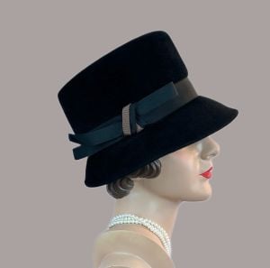 Vintage 60s Black Velour Cloche Style Hat - Fashionconservatory.com