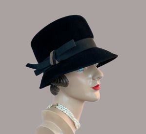 Vintage 60s Black Velour Cloche Style Hat