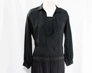 Small 1920s Dress - Authentic 20s Flapper Frock with Art Deco Stitching - Dark Blue Silk Crepe - Fashionconservatory.com