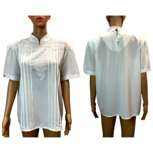 90s White Short Sleeve Blouse w Tuxedo Pleats & Lace | Vintage 12 fits Small - Fashionconservatory.com