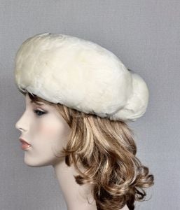 Vintage 30s White Feather Turban Style Hat - Fashionconservatory.com