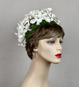 60s White Flower Petal Pillbox Hat - Fashionconservatory.com