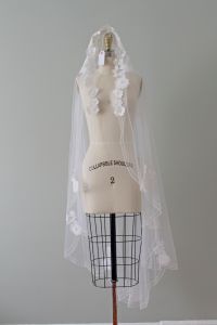 1980s  wedding veil . vintage 80s long veil with lace and bridal cap - Fashionconservatory.com